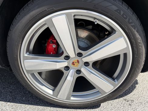 Certified 2024 Porsche Cayenne S AWD/4WD image 9
