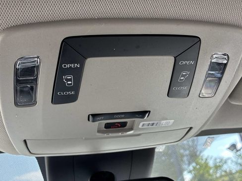 Used 2023 Toyota Sienna LE FWD image 37
