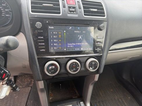 Used 2017 Subaru Forester 2.5i Limited image 12