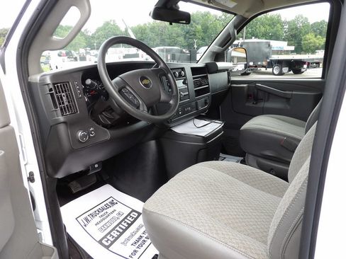 Used 2025 Chevrolet Express 3500 LT w/ LT Preferred Equipment Group RWD image 16
