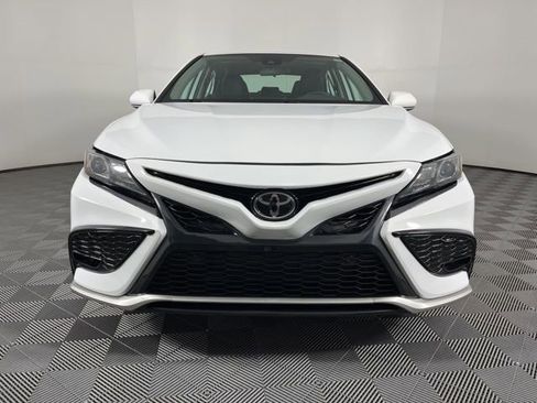 Used 2023 Toyota Camry SE image 3