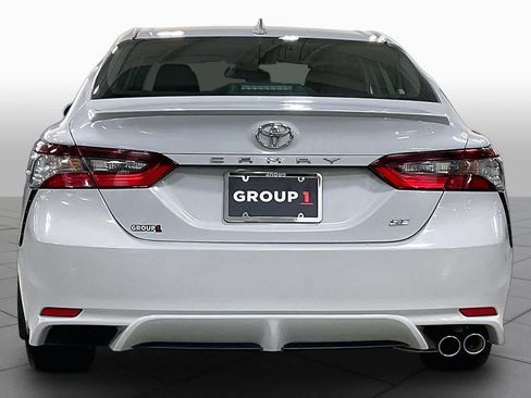 Used 2022 Toyota Camry SE w/ Cold Weather Package FWD image 5