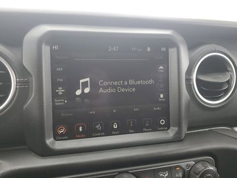 Used 2023 Jeep Wrangler Unlimited Sahara w/ Cold Weather Group image 16