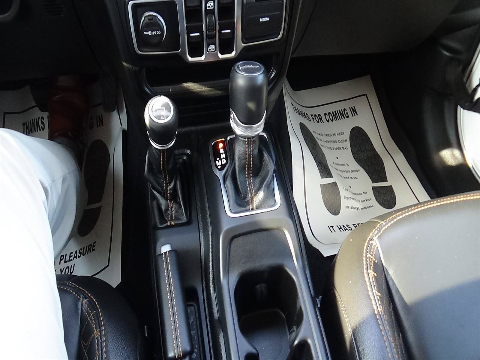 Used 2023 Jeep Gladiator Overland AWD/4WD image 17