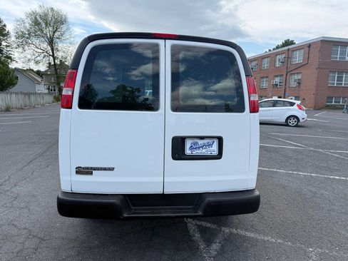Used 2017 Chevrolet Express 2500 RWD image 3