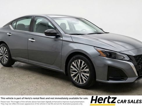 Used 2025 Nissan Altima 2.5 SV image 1