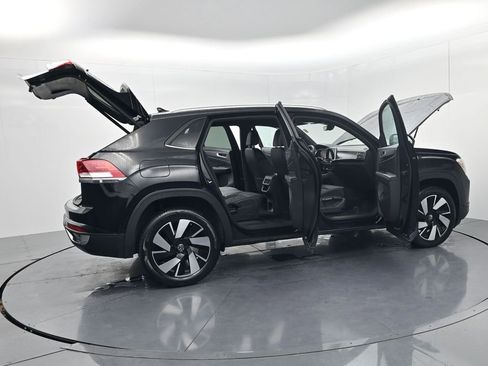 Used 2024 Volkswagen Atlas Cross Sport SE FWD image 63