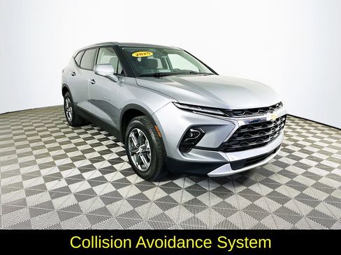 Used 2025 Chevrolet Blazer LT AWD/4WD image 3