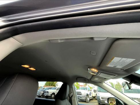 Used 2024 Toyota Highlander LE AWD/4WD image 30