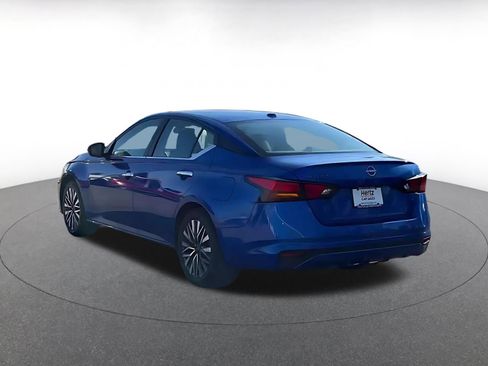 Used 2025 Nissan Altima 2.5 SV image 11