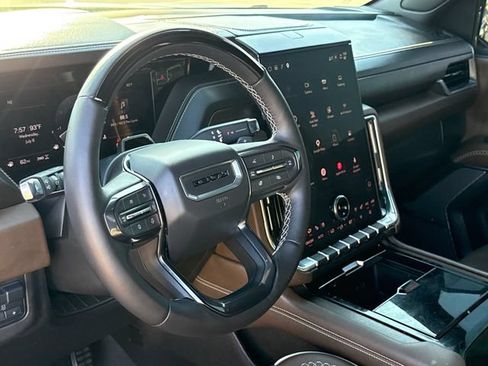 Used 2025 GMC Yukon Denali Ultimate AWD/4WD image 19