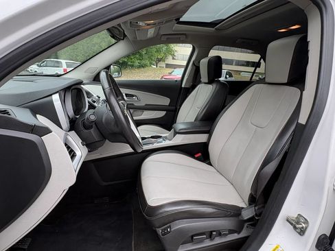 Used 2017 Chevrolet Equinox Premier w/ Enhanced Convenience Package AWD/4WD image 2