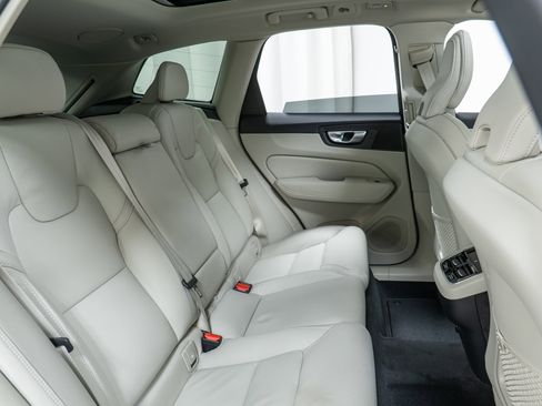 New 2026 Volvo XC60 B5 Ultra w/ Climate Package image 24