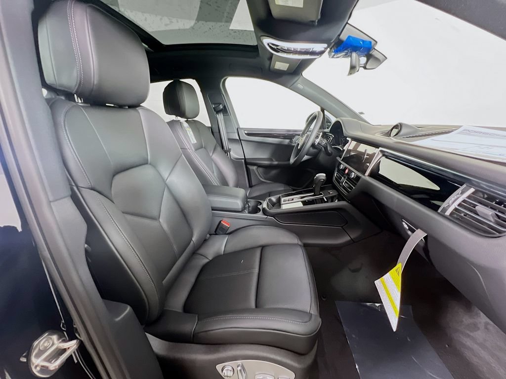 Certified 2026 Porsche Macan AWD/4WD image 30