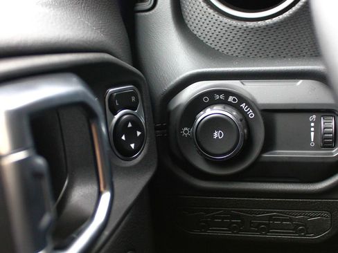 New 2026 Jeep Wrangler Unlimited Rubicon w/ Dual Top Group image 17