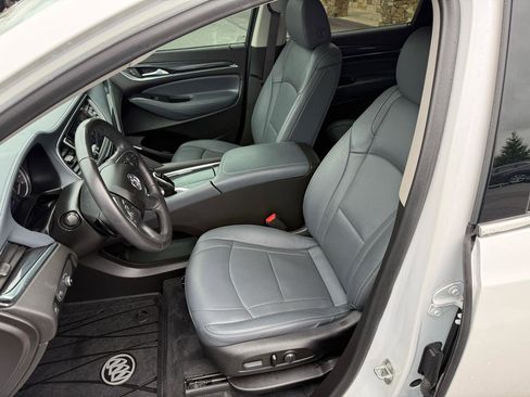 Used 2021 Buick Enclave Essence w/ Sport Touring Edition FWD image 11
