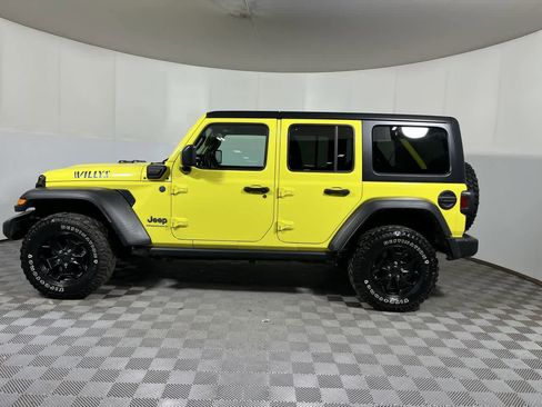 Used 2023 Jeep Wrangler Unlimited w/ Cold Weather Group AWD/4WD image 5