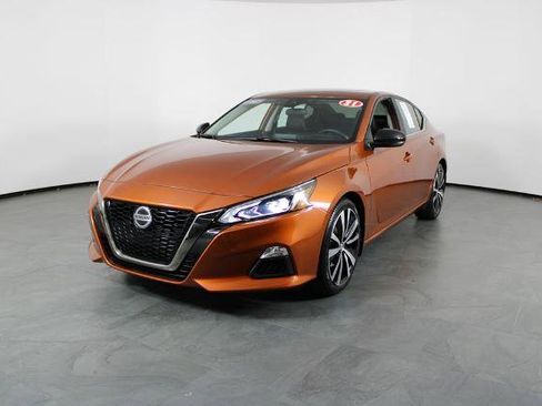 Certified 2021 Nissan Altima 2.0 SR image 2