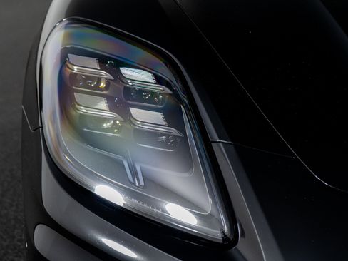 Used 2025 Porsche Panamera 4 image 22