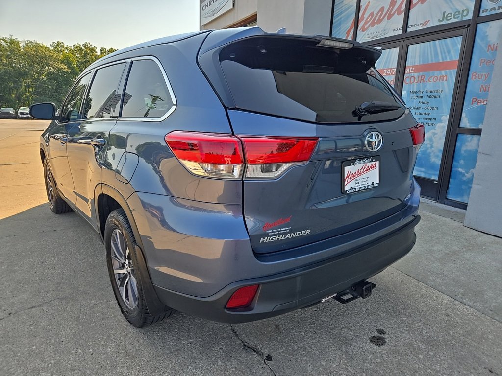 Used 2019 Toyota Highlander XLE FWD image 9