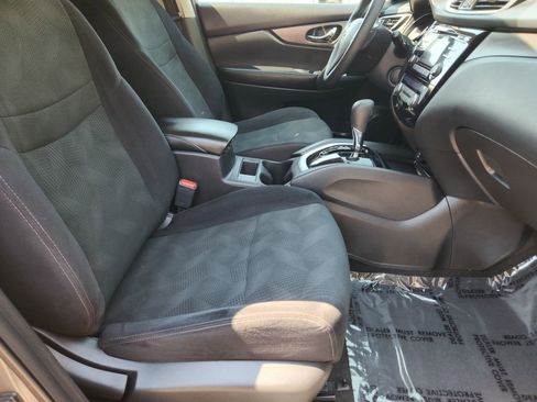 Used 2015 Nissan Rogue SV w/ SV Moonroof Package image 15