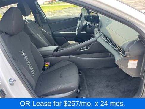 New 2025 Hyundai Elantra SEL image 15