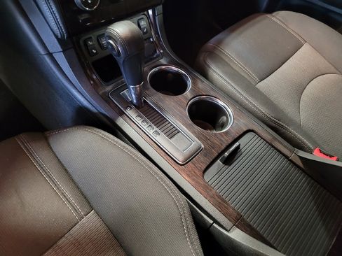 Used 2015 Chevrolet Traverse LT w/ Style and Technology Package image 26