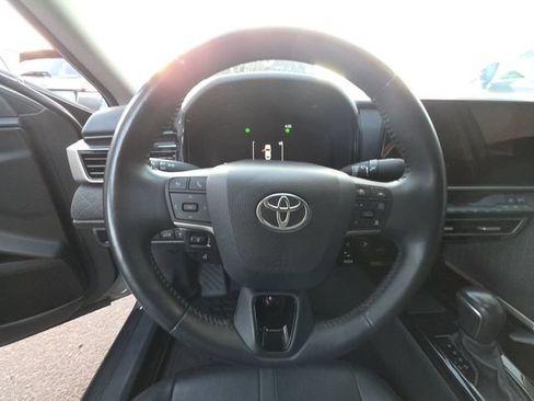 Used 2025 Toyota Camry XLE FWD image 8