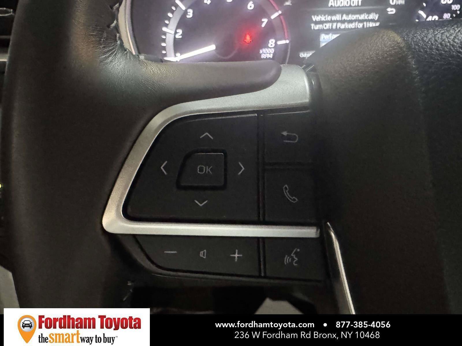 Used 2023 Toyota Highlander XLE AWD/4WD image 9