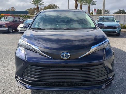New 2026 Toyota Sienna XLE image 9