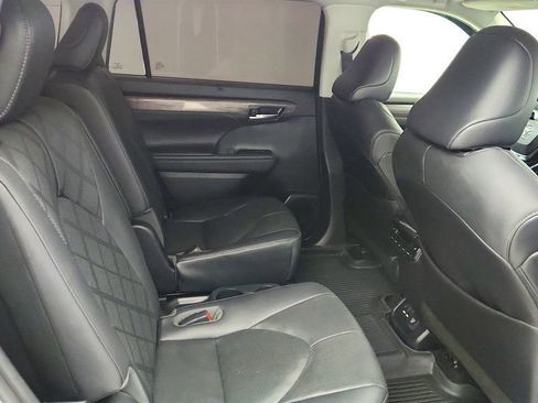 Used 2020 Toyota Highlander Platinum image 25