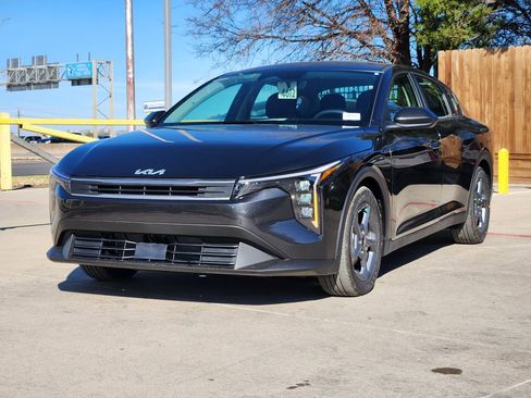 New 2026 Kia K4 LXS image 2