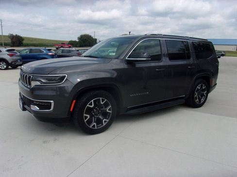 Used 2024 Jeep Wagoneer Series III w/ Flexible Seating Group AWD/4WD image 6