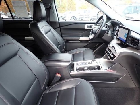 Certified 2023 Ford Explorer XLT w/ Equipment Group 202A image 10