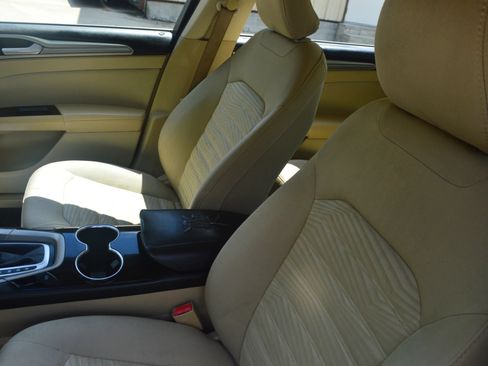 Used 2016 Ford Fusion SE FWD image 15