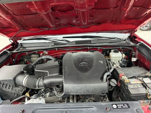 Used 2017 Toyota Tacoma TRD Off-Road image 29