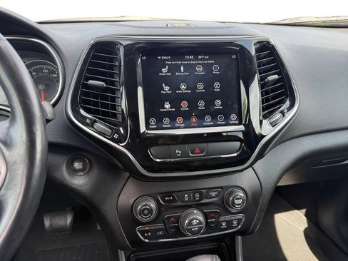 Used 2019 Jeep Cherokee Limited AWD/4WD image 11