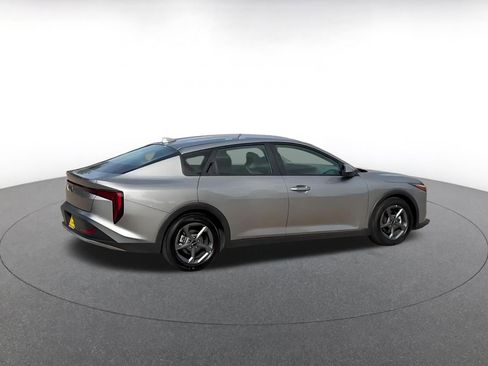 Used 2025 Kia K4 LXS image 12