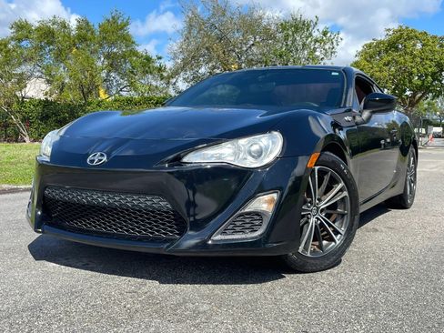 Used 2013 Scion FR-S Coupe 2D image 2