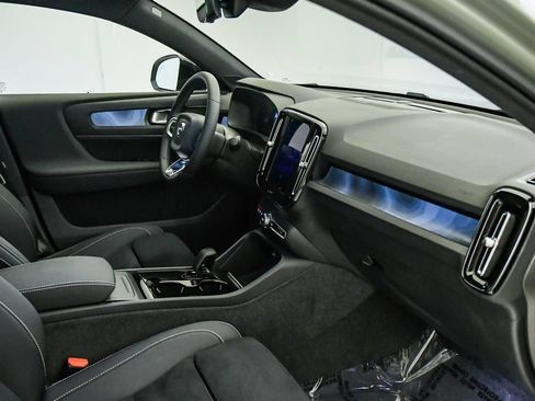Certified 2024 Volvo C40 P8 Recharge Ultimate w/ Protection Package Premier AWD/4WD image 16