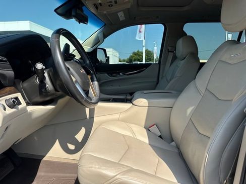 Used 2020 Cadillac Escalade ESV Premium Luxury RWD image 14