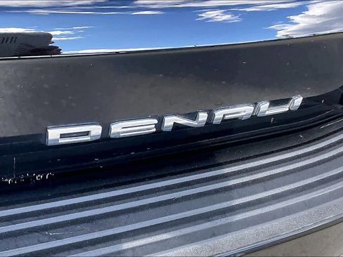 Used 2022 GMC Yukon XL Denali image 10