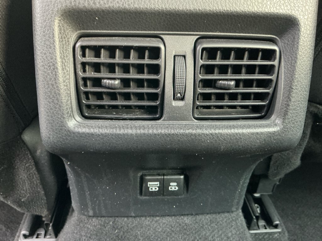 Used 2025 Toyota Camry LE FWD image 31