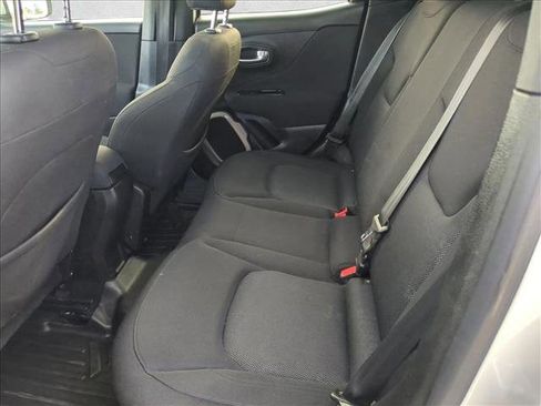 Used 2016 Jeep Renegade Latitude image 19