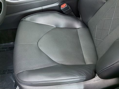 Used 2022 Toyota Highlander Platinum image 19