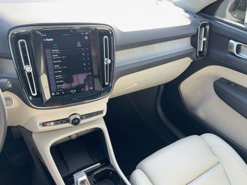 Certified 2024 Volvo XC40 B5 Plus image 27