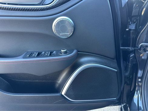 Used 2023 Alfa Romeo Giulia Estrema image 37