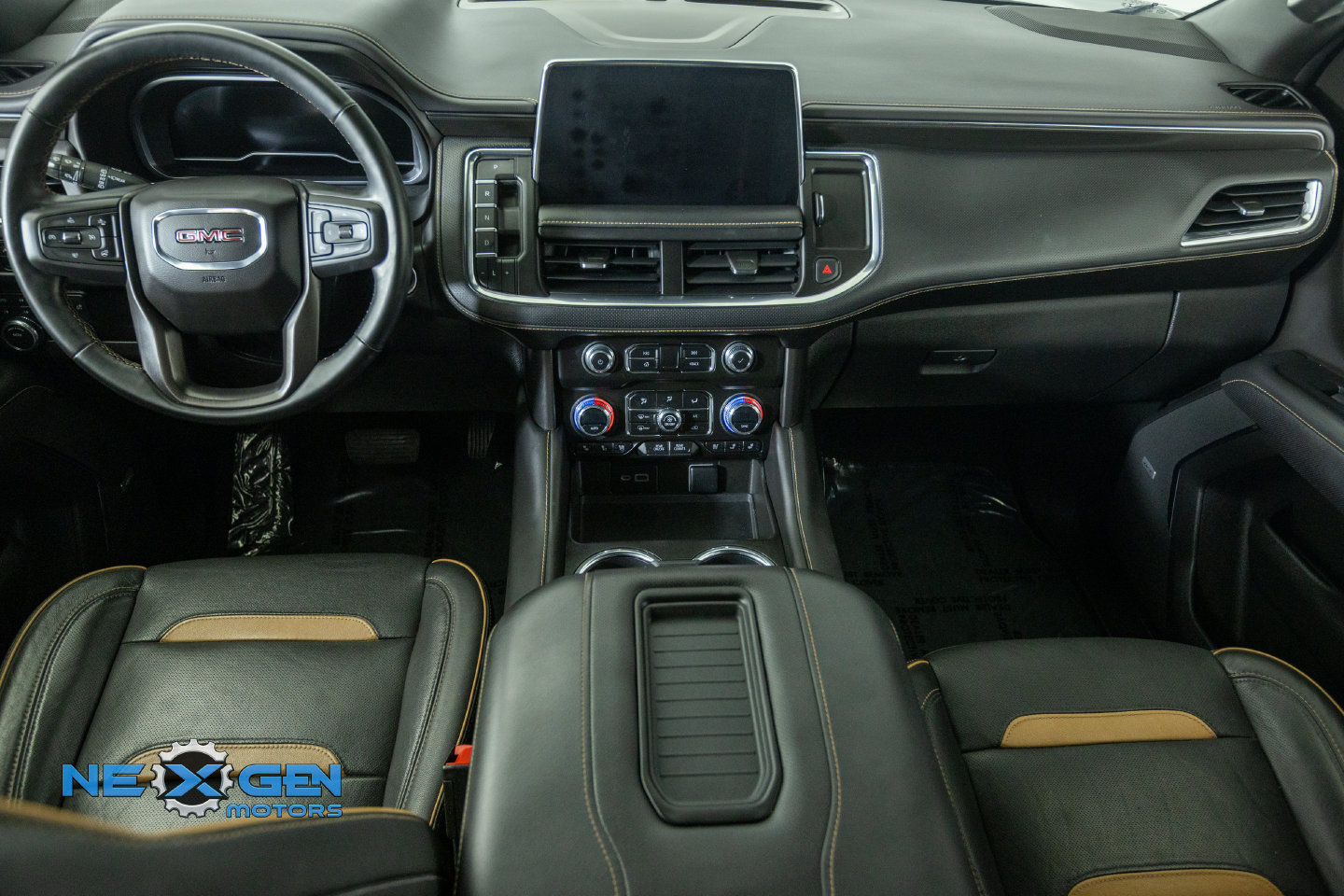 Used 2023 GMC Yukon XL AT4 w/ AT4 Premium Package AWD/4WD image 4