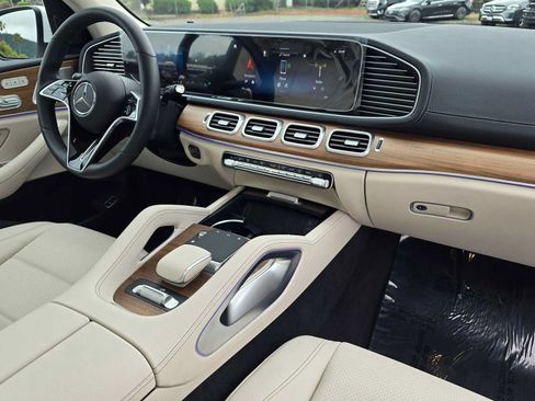 Used 2026 Mercedes-Benz GLS 450 4MATIC image 12