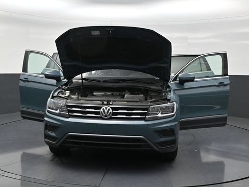Used 2021 Volkswagen Tiguan SE w/ Panoramic Sunroof Package FWD image 33